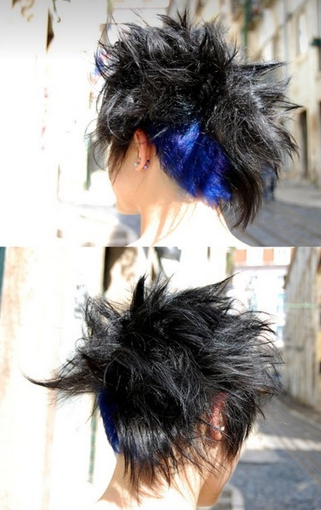 tył cieniowanej fryzury krótkiej, niebieskie włosy, uczesanie damskie zdjęcie numer 21A